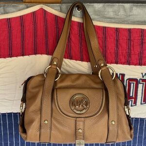 Michael Kors Pebbled Leather Hobo Bag Fulton‎ Brown Large Logo Flap Pocket